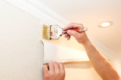Pose de papier peint à Prinquiau — revêtements muraux et toiles de verre